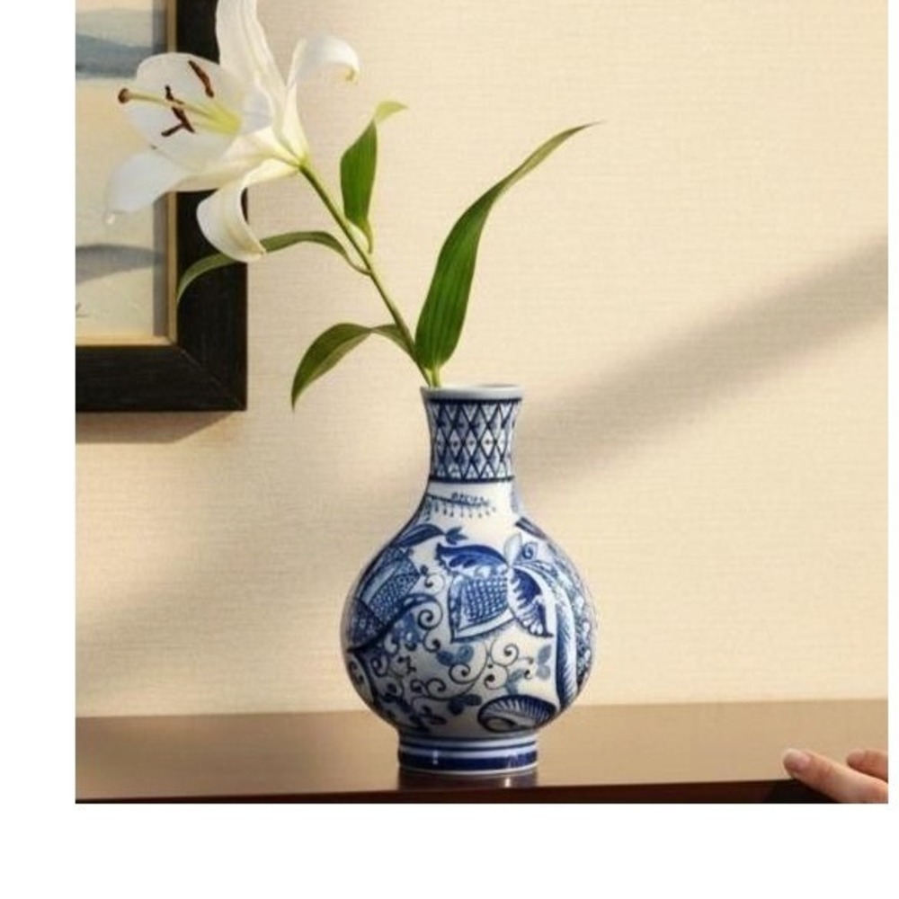 Vintage Russian Blue and White Porcelain Floral Bud Vase Chinoiserie Decor 7"